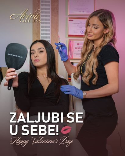 Doktorka i pacijentkinja sa ogledalom posle tretmana